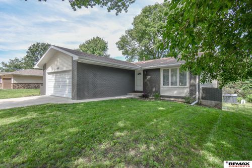 5616 Dogwood Dr, Lincoln, NE, 68516-1427 | Card Image