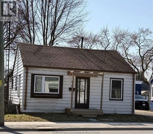 16 Mcnaughton Ave, Wallaceburg, ON, N8A1R8 | Card Image