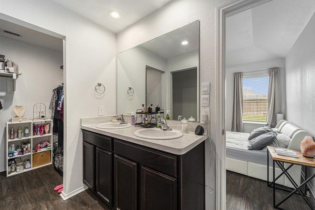 Primary Bathroom | Image 17