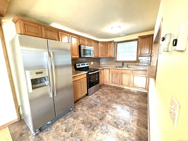 6 Stirling Ct, House other with 3 bedrooms, 1 bathrooms and 4 parking in Middletown CT | Image 6