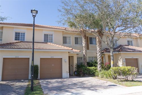 3235-3235 Nw 31st Ter, Oakland Park, FL, 33309-8203 | Card Image