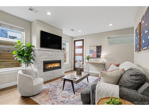 527 Josephine St, Denver, CO, 80206 | Card Image