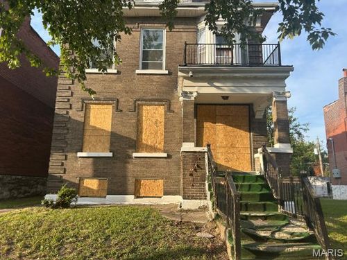 3950 Palm St, Saint Louis, MO, 63107-2015 | Card Image
