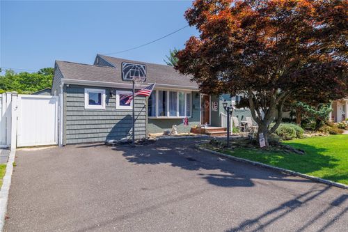 229 Philadelphia Ave, Massapequa Park, NY, 11762-2132 | Card Image