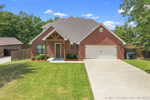 1707 Warwick Cir, Ardmore, OK, 73401-3400 | Card Image
