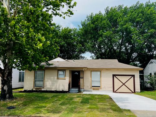 1026 Sw 3rd St, Grand Prairie, TX, 75051-3033 | Card Image