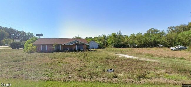 House on property being sold "as is" | Image 4