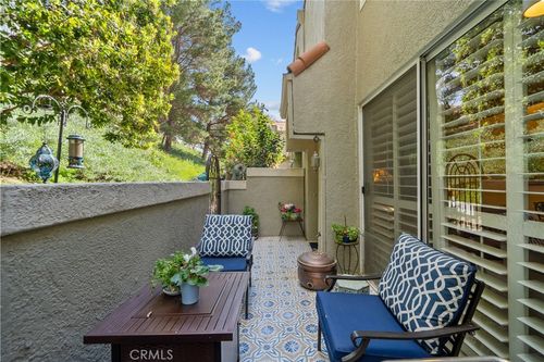 22327 Golden Canyon Cir, Chatsworth, CA, 91311-1260 | Card Image