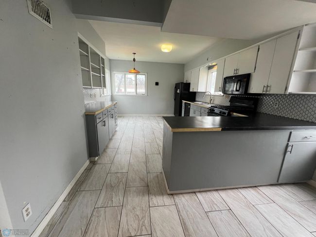 Kitchen | Image 10