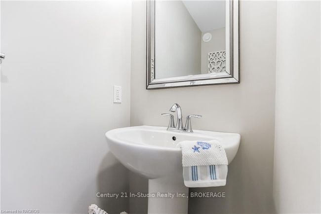 160 Hawthorn Cres, Condo with 3 bedrooms, 4 bathrooms and 2 parking in Kemble ON | Image 29