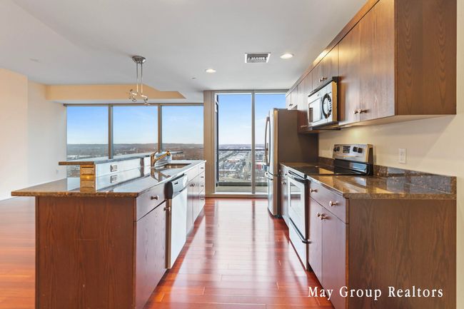 APT-1503 - 335 Bridge St Nw, Condo with 2 bedrooms, 2 bathrooms and null parking in Grand Rapids MI | Image 4