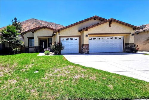 17371 Redmaple St, Fontana, CA, 92337-6834 | Card Image