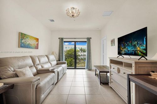 apt-303-8301 Nw 41st St, Doral, FL, 33166-6288 | Card Image