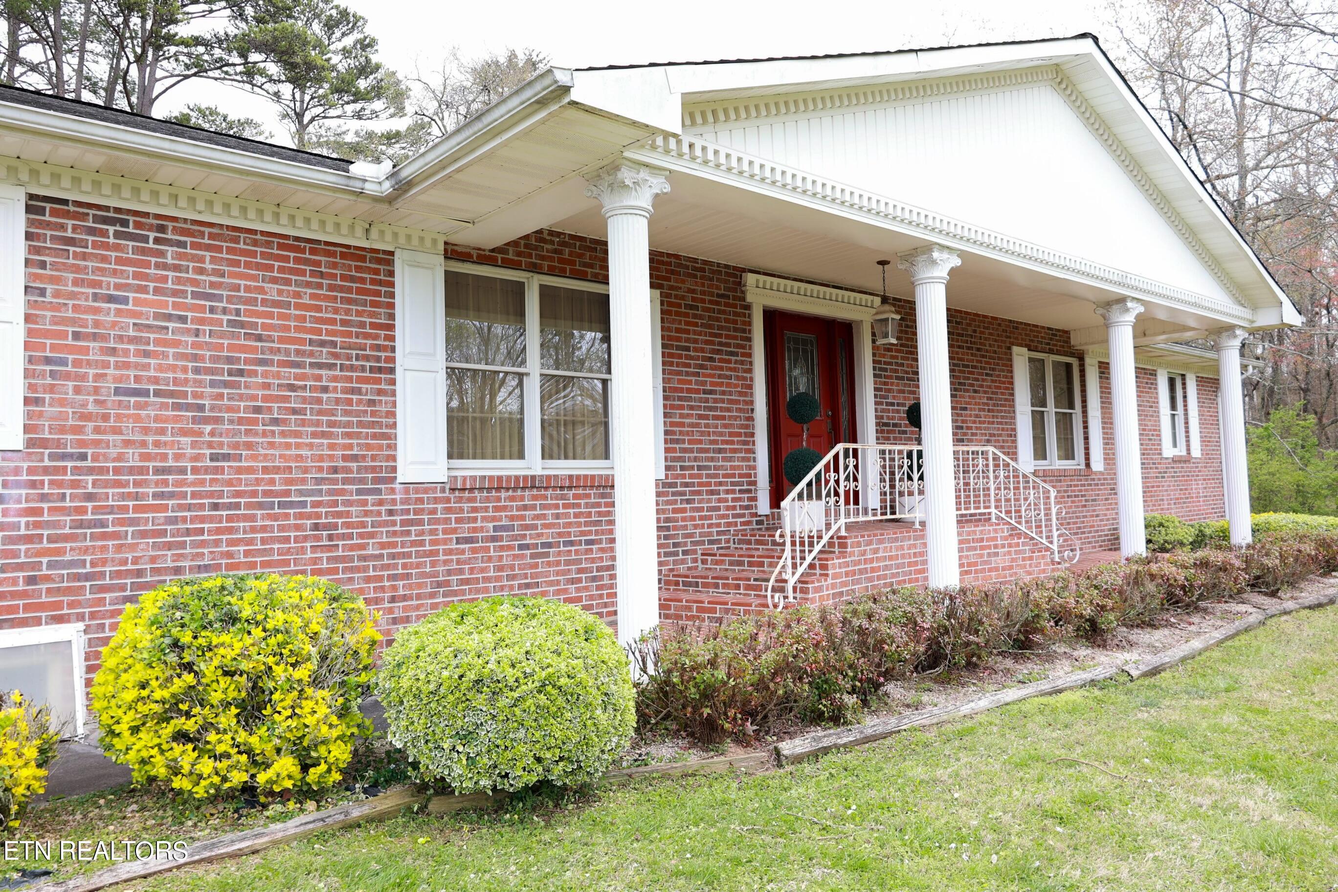 Hughes St, Athens, TN 37303