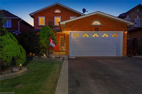 8 Cochrane Ave, Brampton, ON, L6Z4J4 | Card Image