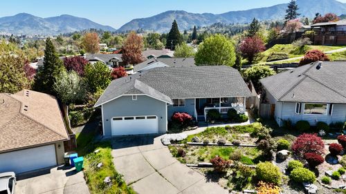 109 Shoemaker Way, Grants Pass, OR, 97527-5750 | Card Image