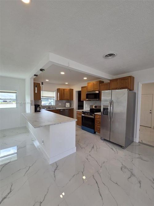 0-305 Se Airoso Blvd, Port St. Lucie, FL, 34983-2007 | Card Image