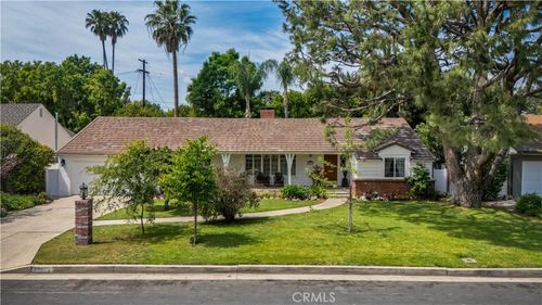 6843 Chisholm Ave, Van Nuys, CA, 91406-5110 | Card Image