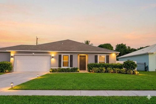 2507 Se Charleston Dr, Port St. Lucie, FL, 34952-7326 | Card Image