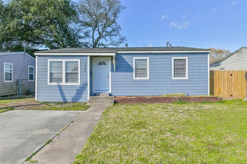 624 15th Ave N, Texas City, TX, 77590-5724 | Card Image