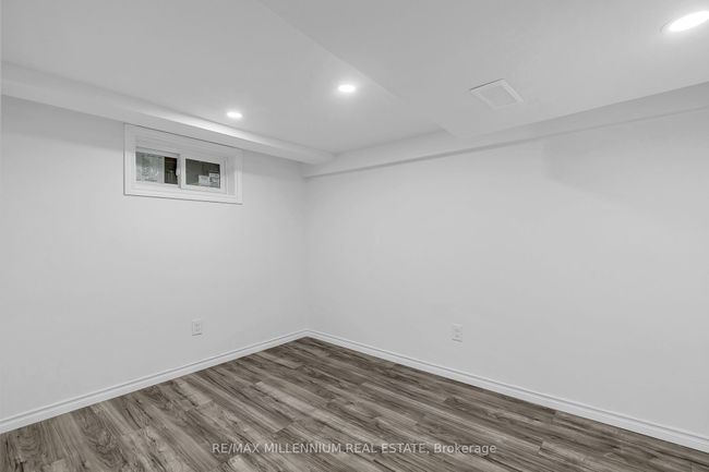 991 Parkview Ave, House other with 5 bedrooms, 2 bathrooms and 2 parking in Windsor ON | Image 18
