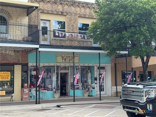 110 Central Ave, Belton, TX, 76513-3279 | Card Image