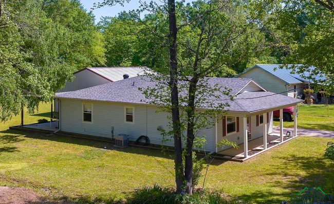 308 N Dogwood St, House other with 2 bedrooms, 2 bathrooms and null parking in Ore City TX | Image 32