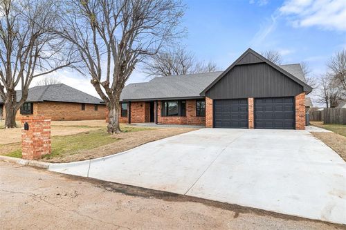 1512 W Oak St, El Reno, OK, 73036-4958 | Card Image