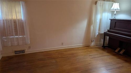 6301 Agnes Ave, Kansas City, MO, 64132-1156 | Card Image