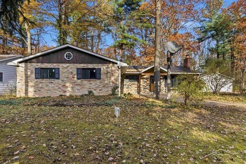 930 W Walter Rd, Sanford, MI, 48657-9335 | Card Image