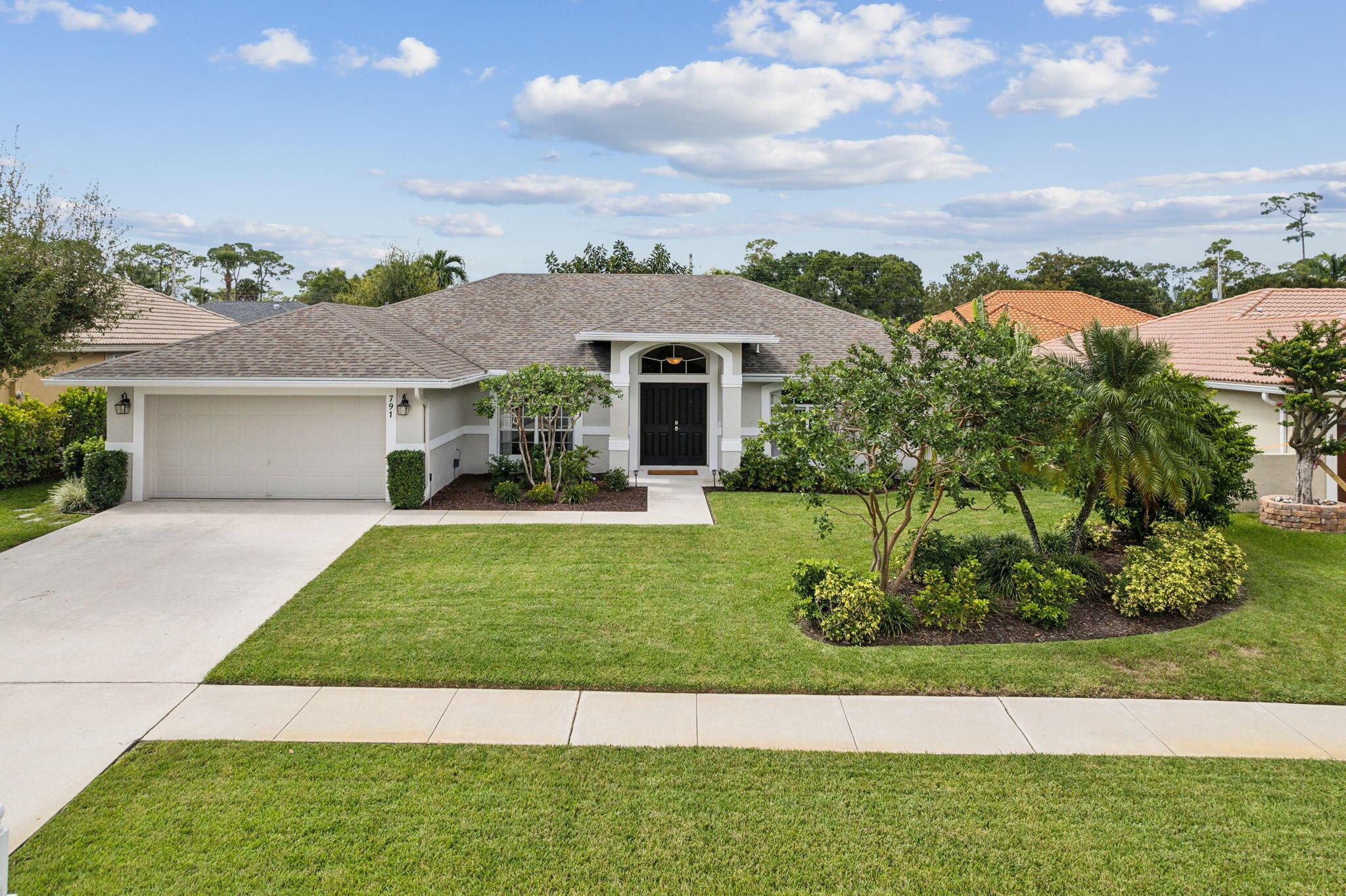 Blueberry Dr, Wellington, FL 33414