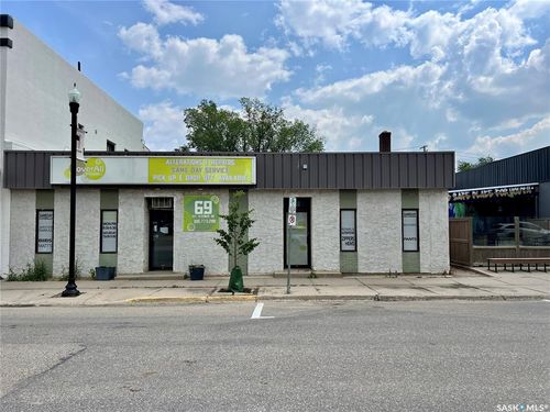 69 1st Ave Ne, Swift Current, SK, S9H2A9 | Card Image