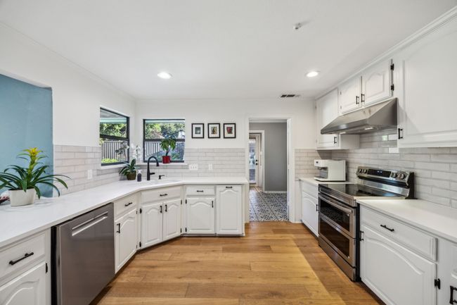5800 Still Forest Dr, House other with 4 bedrooms, 4 bathrooms and null parking in Dallas TX | Image 6