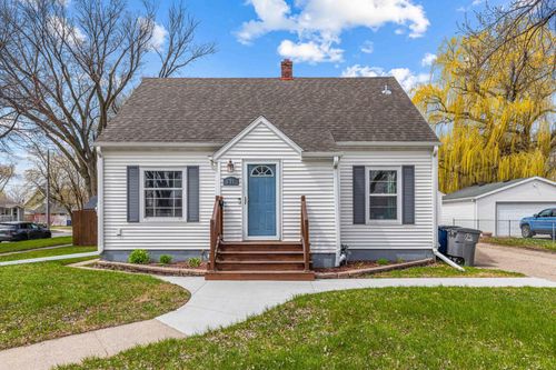 601 11th St N, Moorhead, MN, 56560-2040 | Card Image