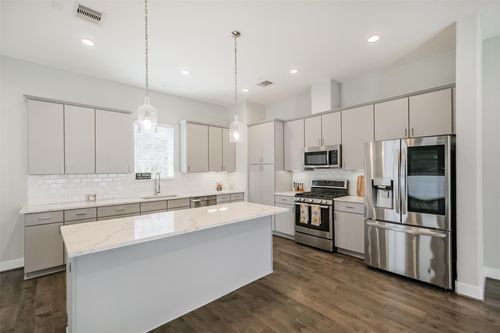 1305 Mayfair Clarkson Ln, Houston, TX, 77055-5073 | Card Image
