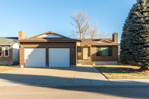 83 Elm Cres S, Lethbridge, AB, T1K4W8 | Card Image