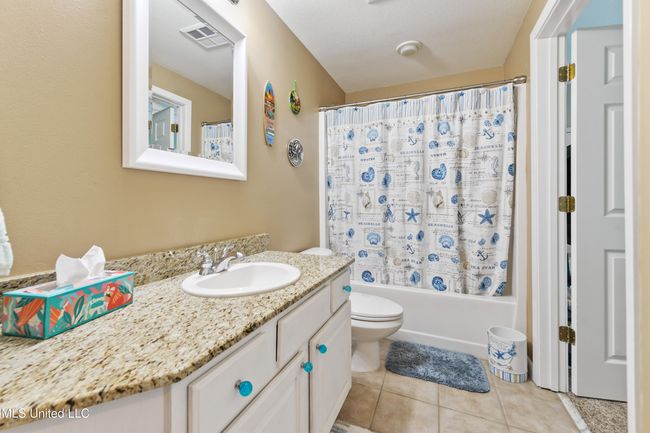 3rd bathroom/Shared w/ Guest | Image 17