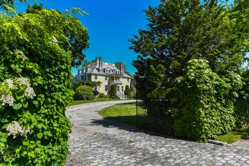 11 Mountain Spring Rd, Farmington, CT, 06032-1612 | Card Image
