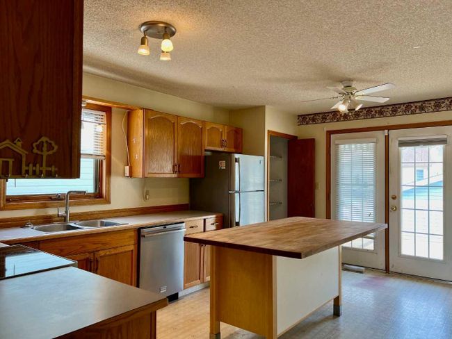 95 Eversole Crescent, Home with 4 bedrooms, 2 bathrooms and 2 parking in Red Deer AB | Image 4