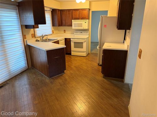 5584 N Adams Way, Bloomfield Township, MI, 48302-4002 | Card Image
