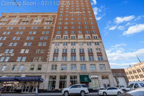 11b-525 W Lafayette Blvd, Detroit, MI, 48226-3122 | Card Image