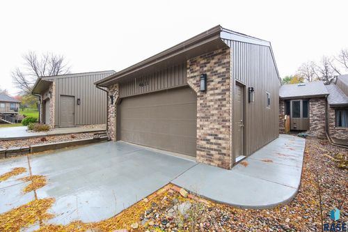 4611 S Duluth Ave, Sioux Falls, SD, 57105-6736 | Card Image