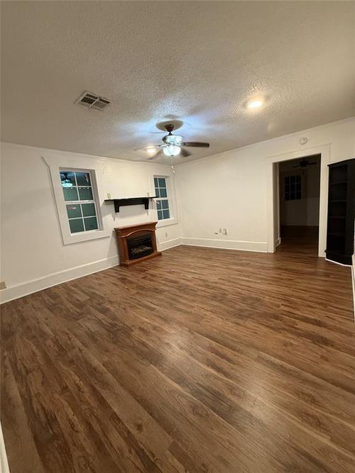 927 S Reno Ave, El Reno, OK, 73036-5262 | Card Image