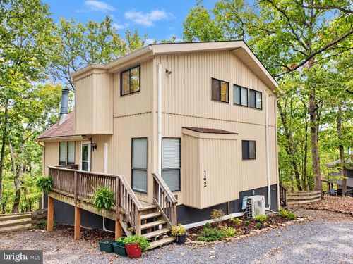 142 Winter Camp Trl, HEDGESVILLE, WV, 25427-5357 | Card Image