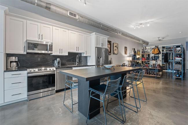 UNIT-319 - 2124 E 6 Th St, Condo with 1 bedrooms, 2 bathrooms and 1 parking in Austin TX | Image 4