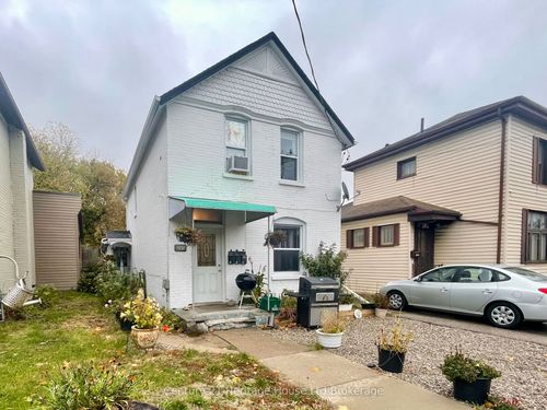 205 William St, Brantford, ON, N3T3L6 | Card Image