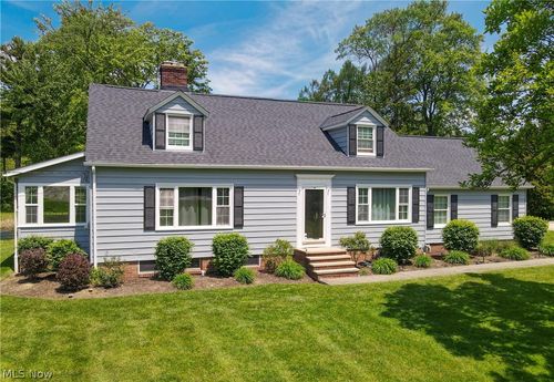 28449 Pike Dr, Chagrin Falls, OH, 44022-1633 | Card Image