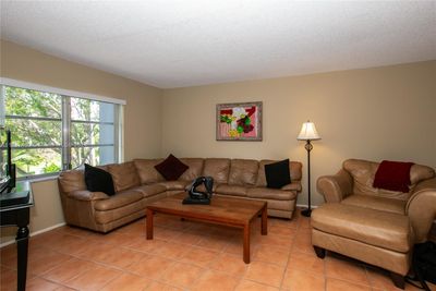 325 - 200 Diplomat Pkwy, Condo with 1 bedrooms, 1 bathrooms and null parking in Hallandale Beach FL | Image 3