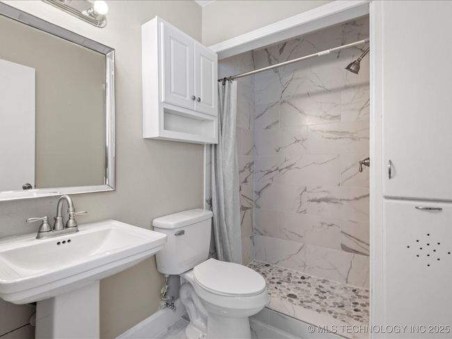 Beautiful Bathroom with Shower, New everything! | Image 21