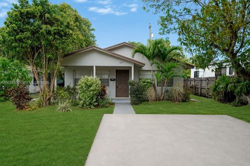 429 Avenida Hermosa, West Palm Beach, FL, 33405-1501 | Card Image